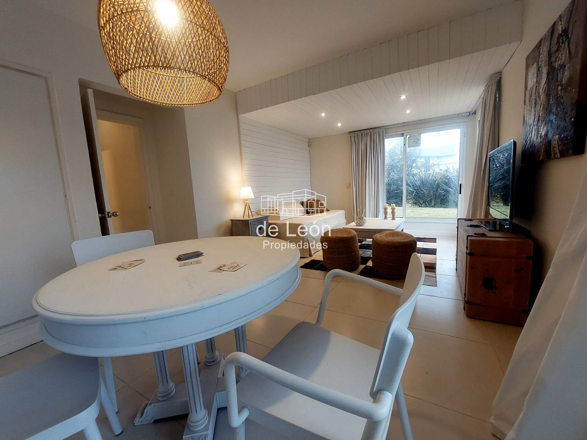 Casa ID.554 - Casa de 6 dormitorios y servicio en Montoya, La Barra