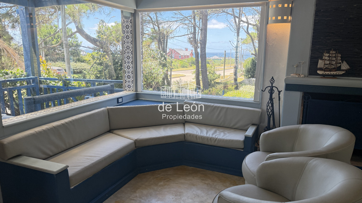 Casa ID.160 - Casa bien ubicada con vistas al mar, piscina y amplio espacio exterior