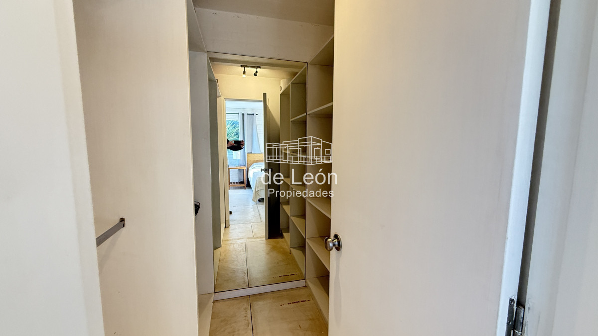 Casa ID.1244 - Casa en Laguna Blanca de 5 dormitorios y dependencia de servicio, piscina.