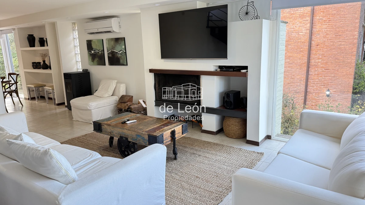 Casa ID.100 - Excelente casa en Montoya La Barra, 4 dormitorios + dependencia + piscina