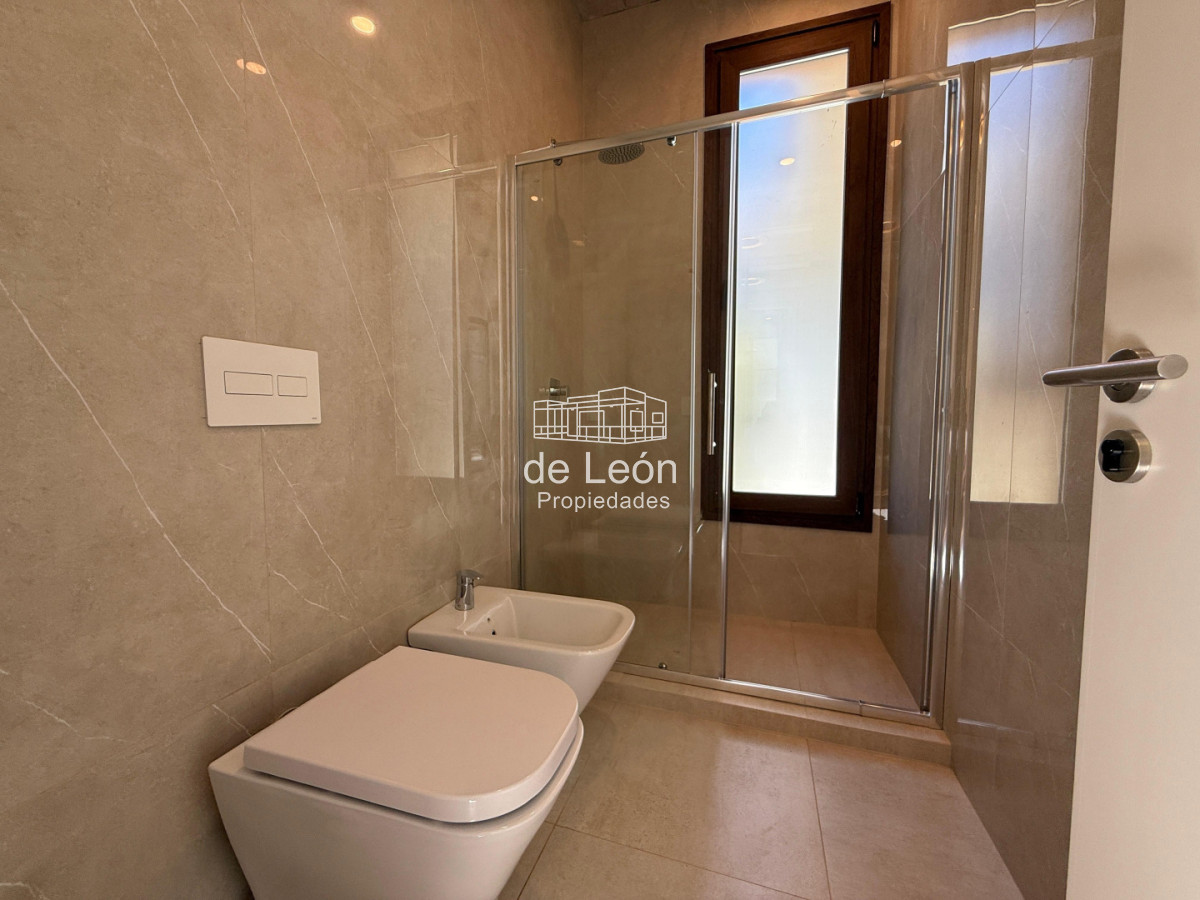 Casa ID.15324 - Espectacular casa de 4 dormitorios y servicio en barrio privado Reserva Montoya, La Barra