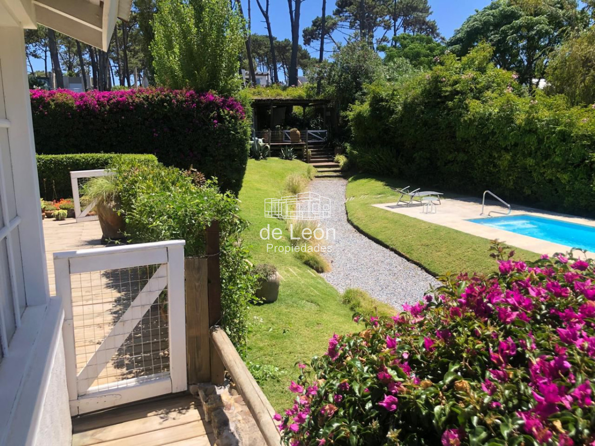 Casa ID.261 - Gran casa de 5 dormitorios + servicio en Montoya, La Barra