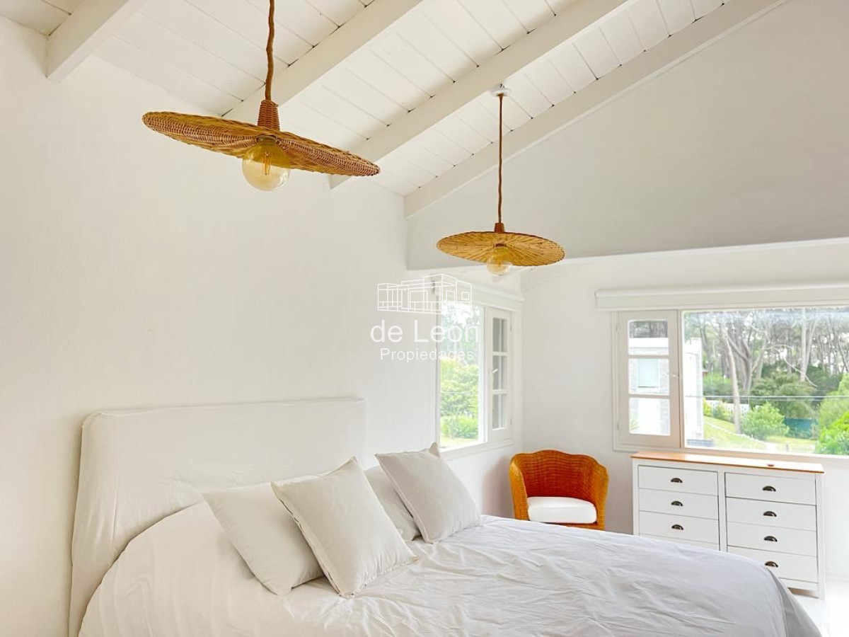 Casa ID.12 - Casa en venta reciclada a estilo moderno, con amplio jardín en Montoya, La Barra