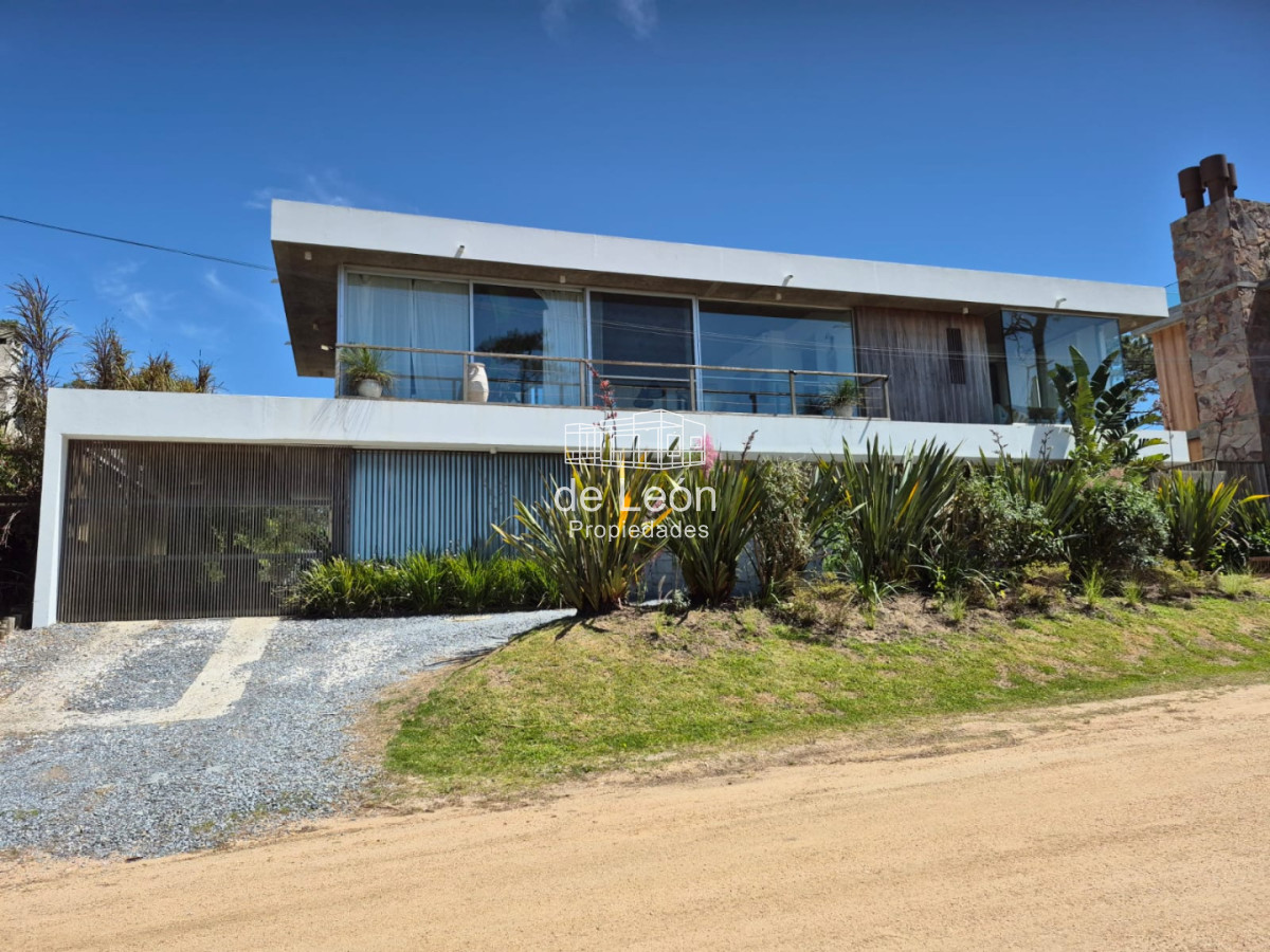 Casa ID.719 - Moderna casa en Montoya La Barra de 3 dormitorios en suite con piscina