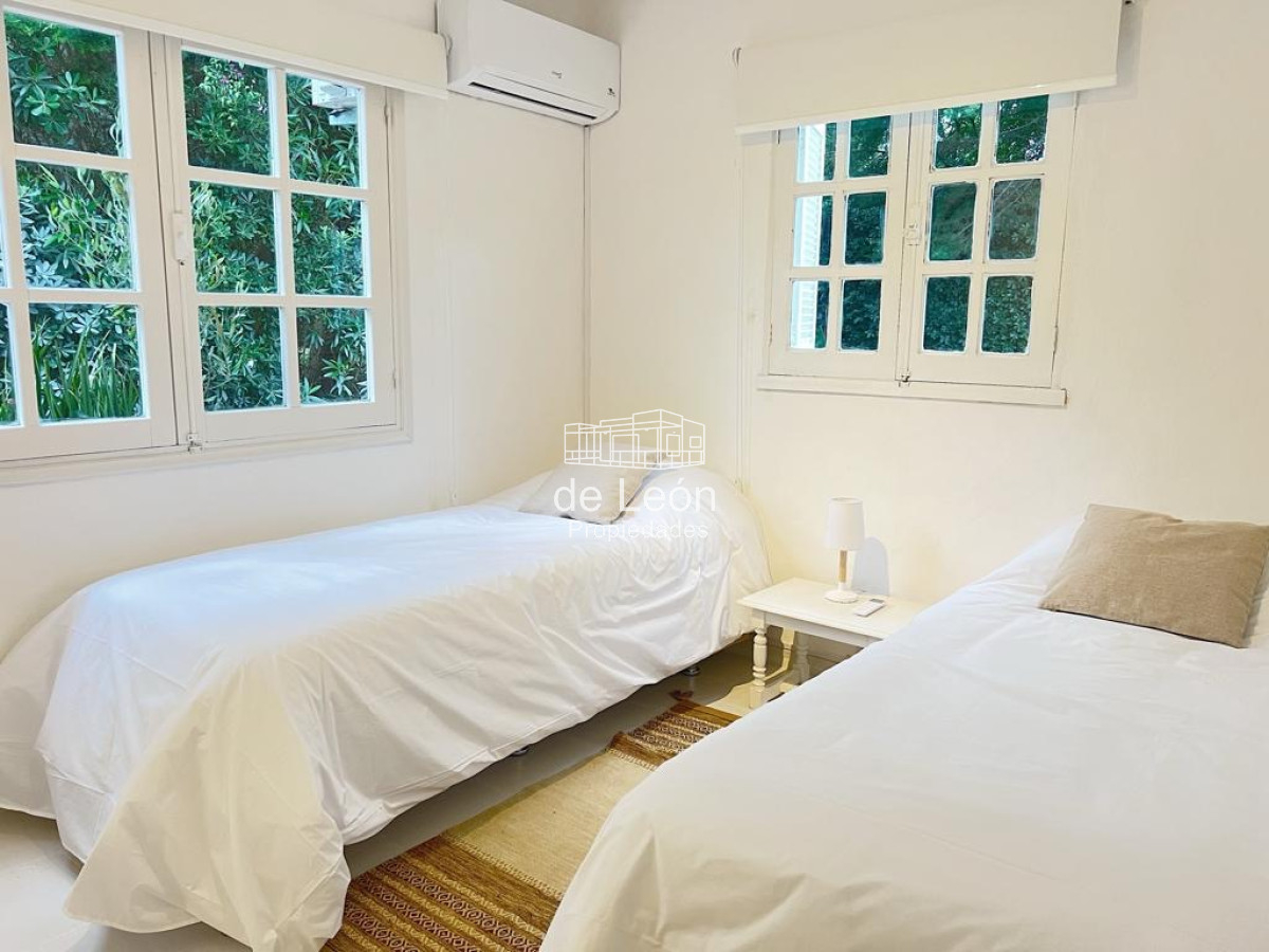 Casa ID.12 - Casa en venta reciclada a estilo moderno, con amplio jardín en Montoya, La Barra