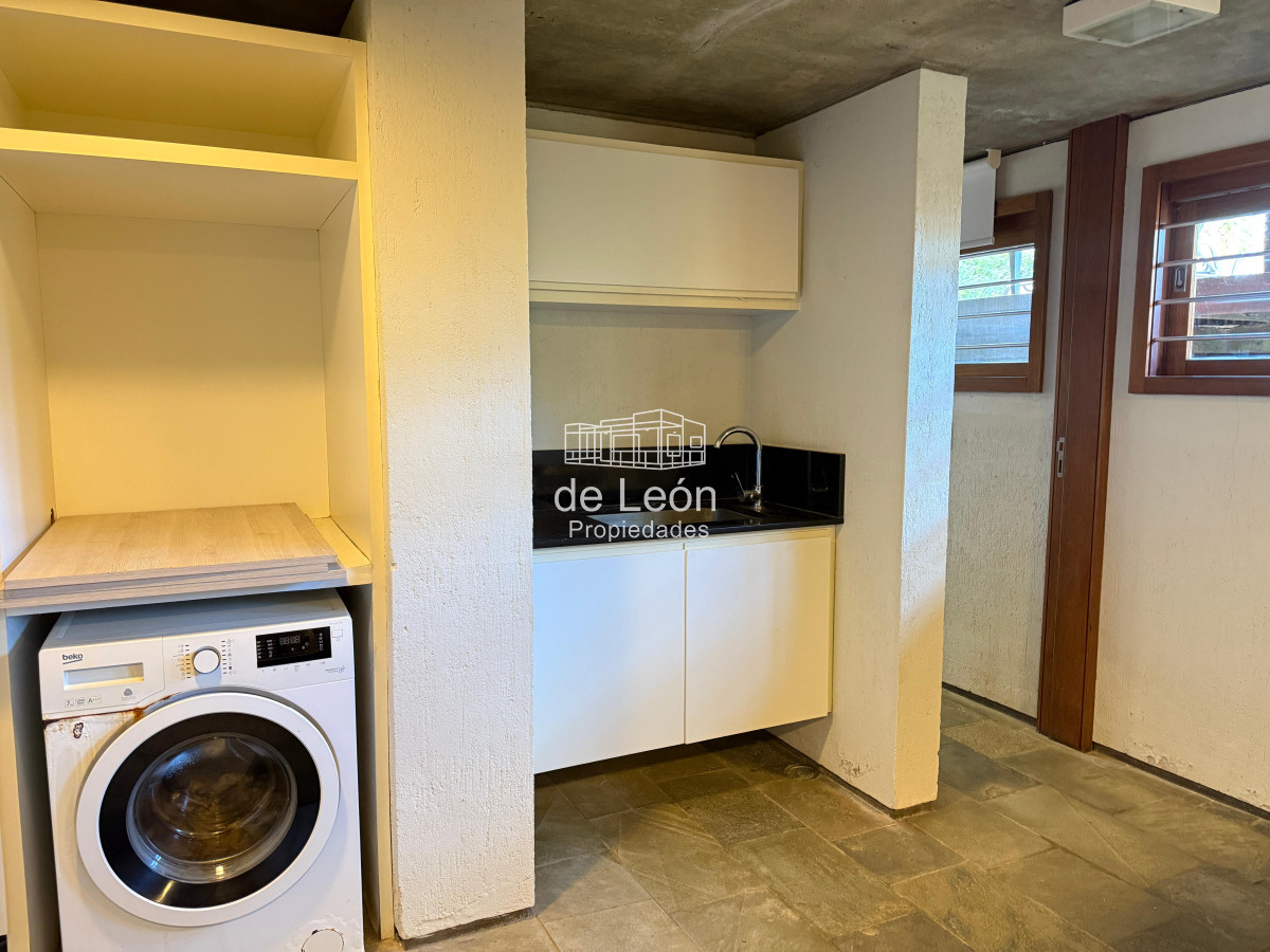 Casa ID.15302 - Importante casa de 4 dormitorios y servicio en El Chorro, La Barra