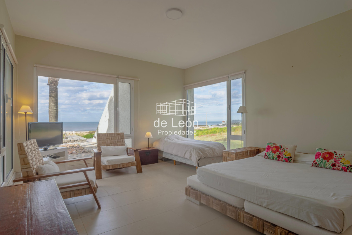 Casa ID.14967 - Importante casa en primera linea frente al mar de Montoya, 4 dormitorios más servicio