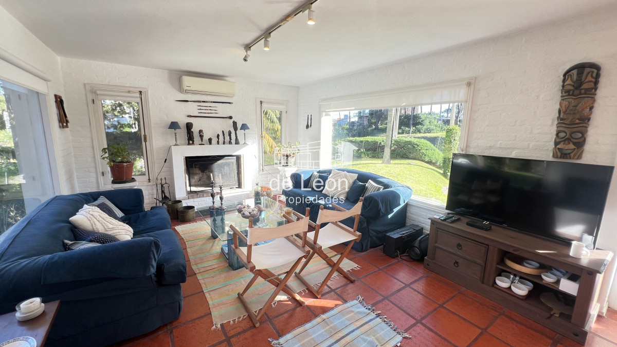 Casa ID.163 - Se vende gran casa de 4 dormitorios + servicio con piscina