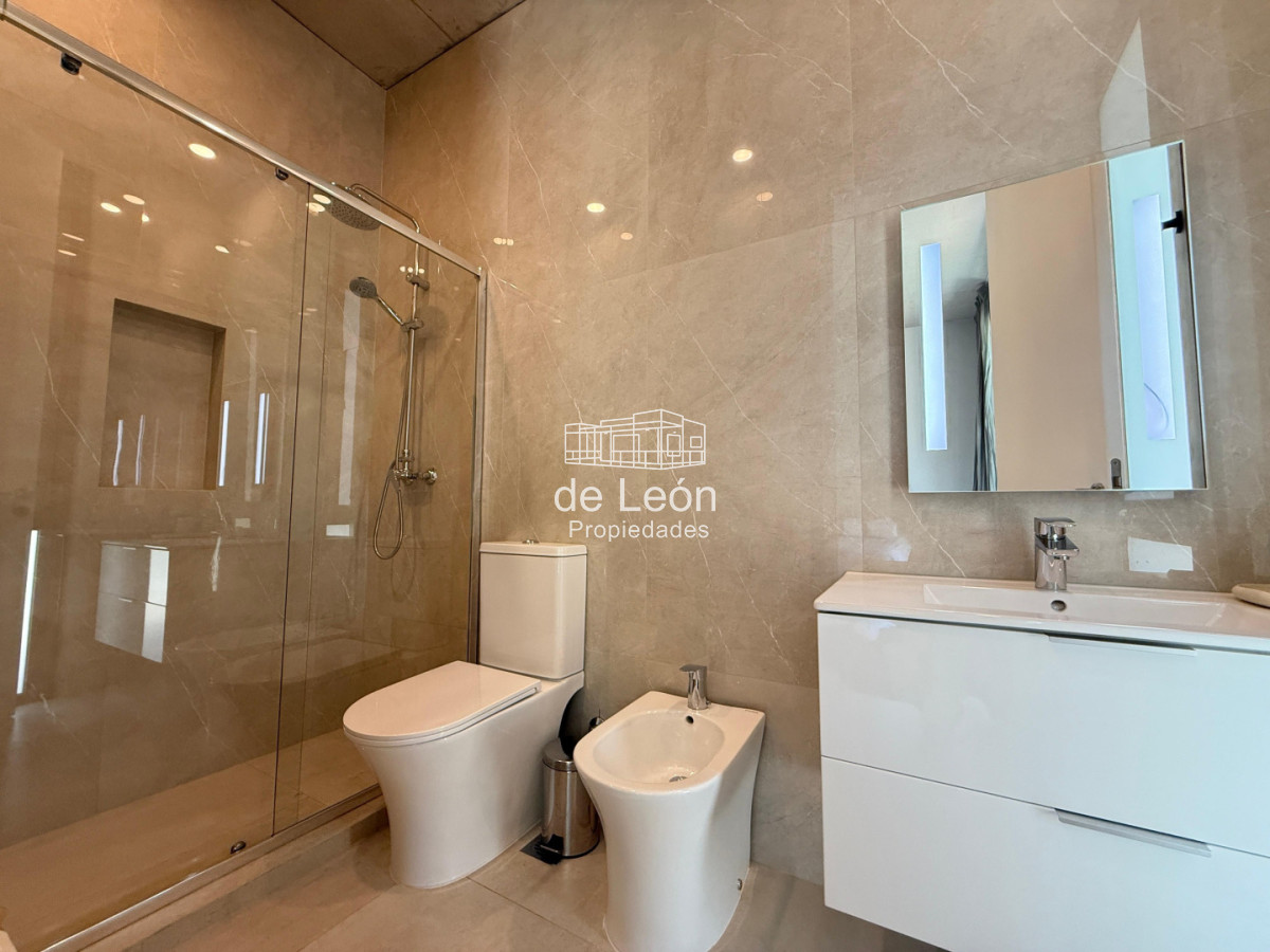 Casa ID.15324 - Espectacular casa de 4 dormitorios y servicio en barrio privado Reserva Montoya, La Barra