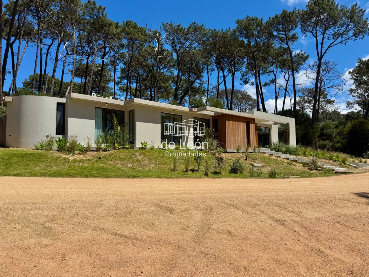 Casa ID.15324 - Espectacular casa de 4 dormitorios y servicio en barrio privado Reserva Montoya, La Barra