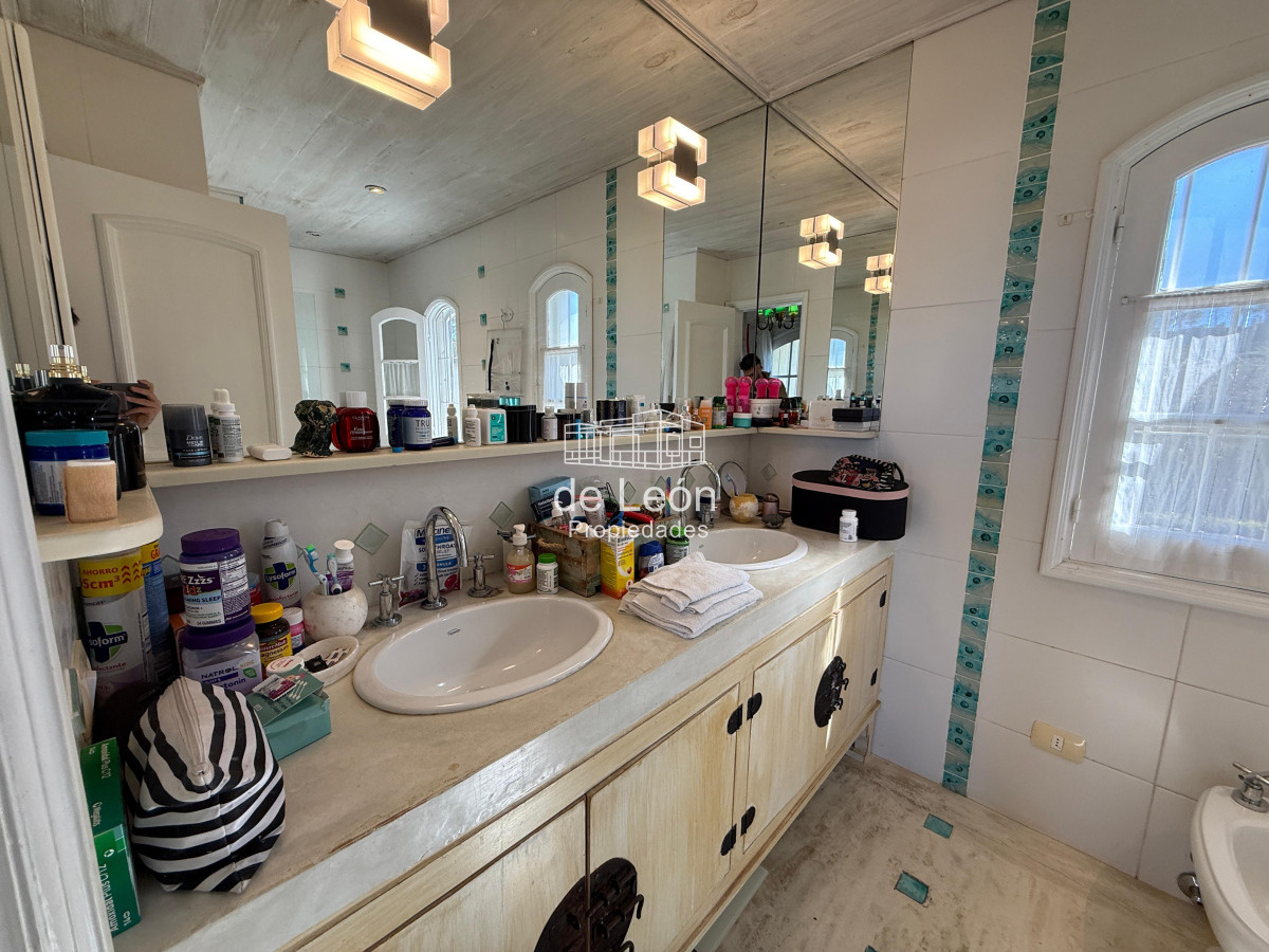 Casa ID.261 - Gran casa de 5 dormitorios + servicio en Montoya, La Barra