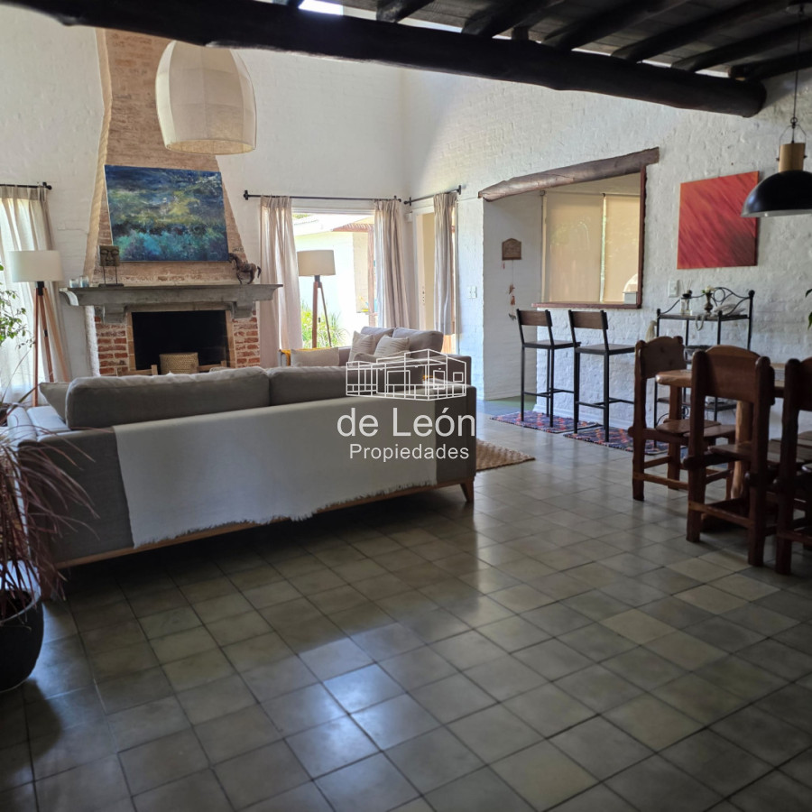 Casa ID.15373 - Casa en La Barra, 3 dormitorios y dependencia de servicio, piscina