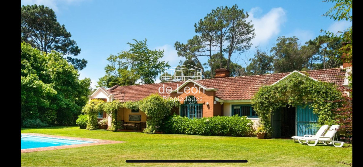 Casa ID.1465 - Casa en Rincón del Indio, 3 dormitorios y dependencia de servicio, piscina