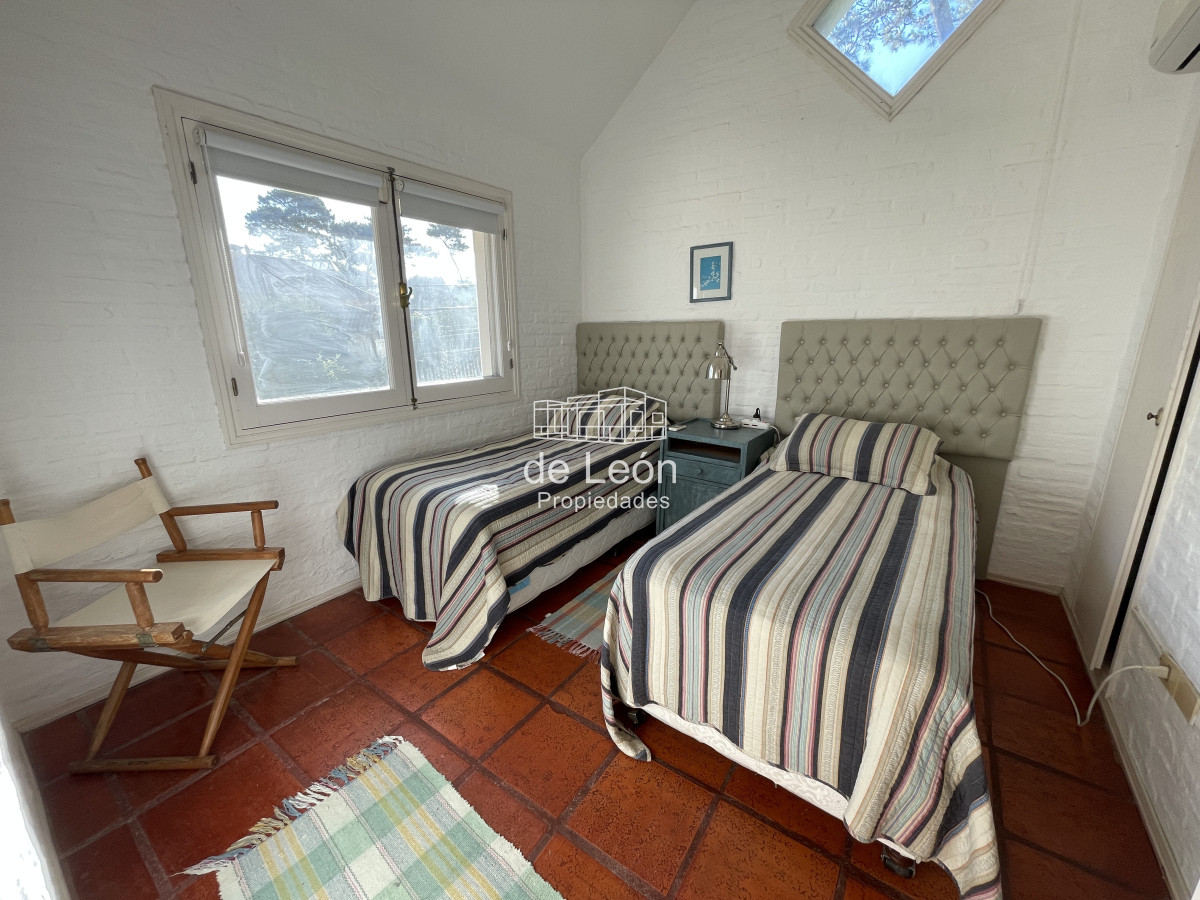 Casa ID.163 - Se vende gran casa de 4 dormitorios + servicio con piscina