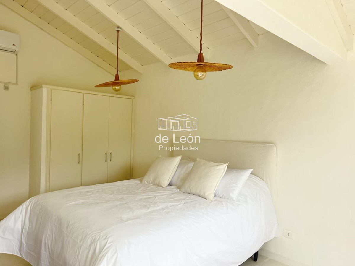 Casa ID.12 - Casa en venta reciclada a estilo moderno, con amplio jardín en Montoya, La Barra
