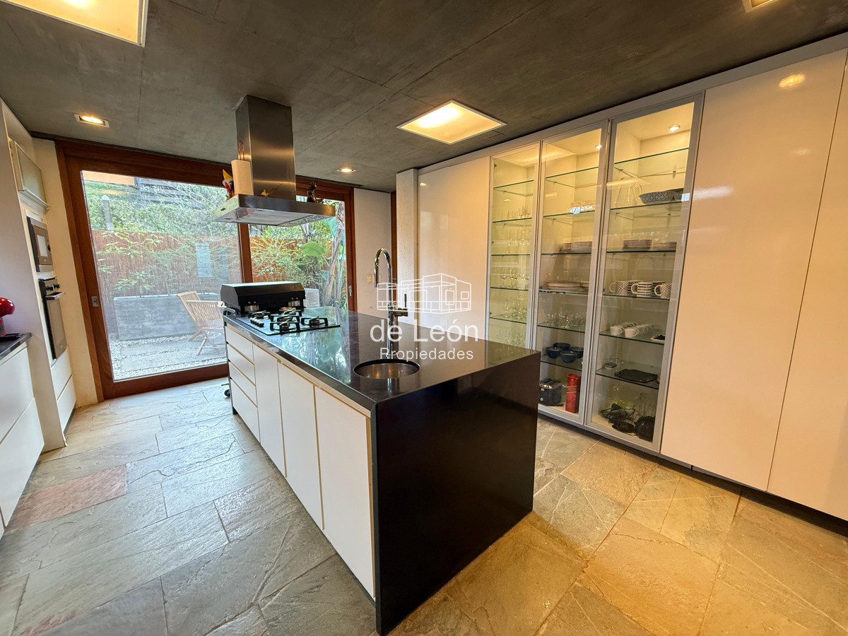 Casa ID.15302 - Importante casa de 4 dormitorios y servicio en El Chorro, La Barra