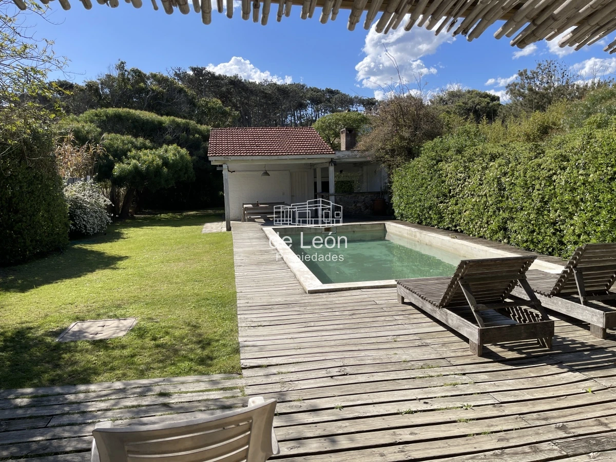 Casa ID.14916 - Casa en Montoya con excelente vista al mar, de 4 dormitorios más servicio 