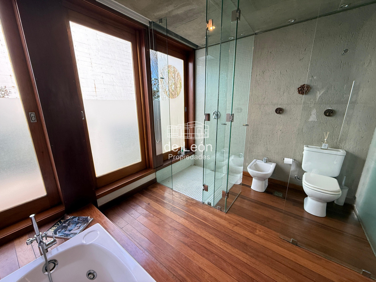 Casa ID.15302 - Importante casa de 4 dormitorios y servicio en El Chorro, La Barra