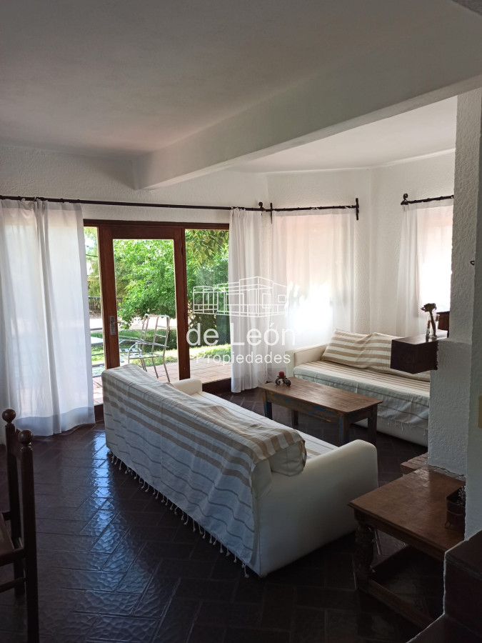 Casa ID.15018 - Oportunidad Casa en venta en El Chorro, 5 dormitorios en suite + dependencia con baño