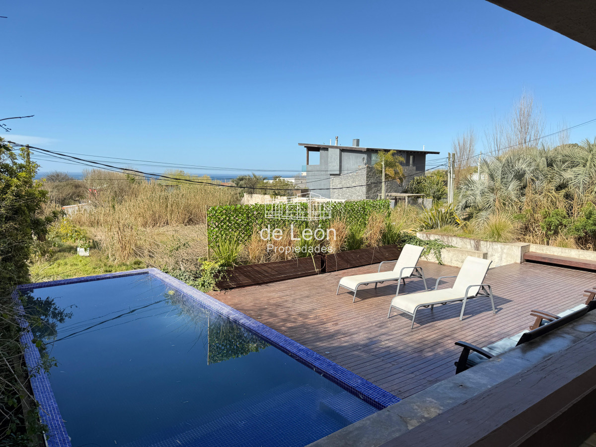 Casa ID.15302 - Importante casa de 4 dormitorios y servicio en El Chorro, La Barra