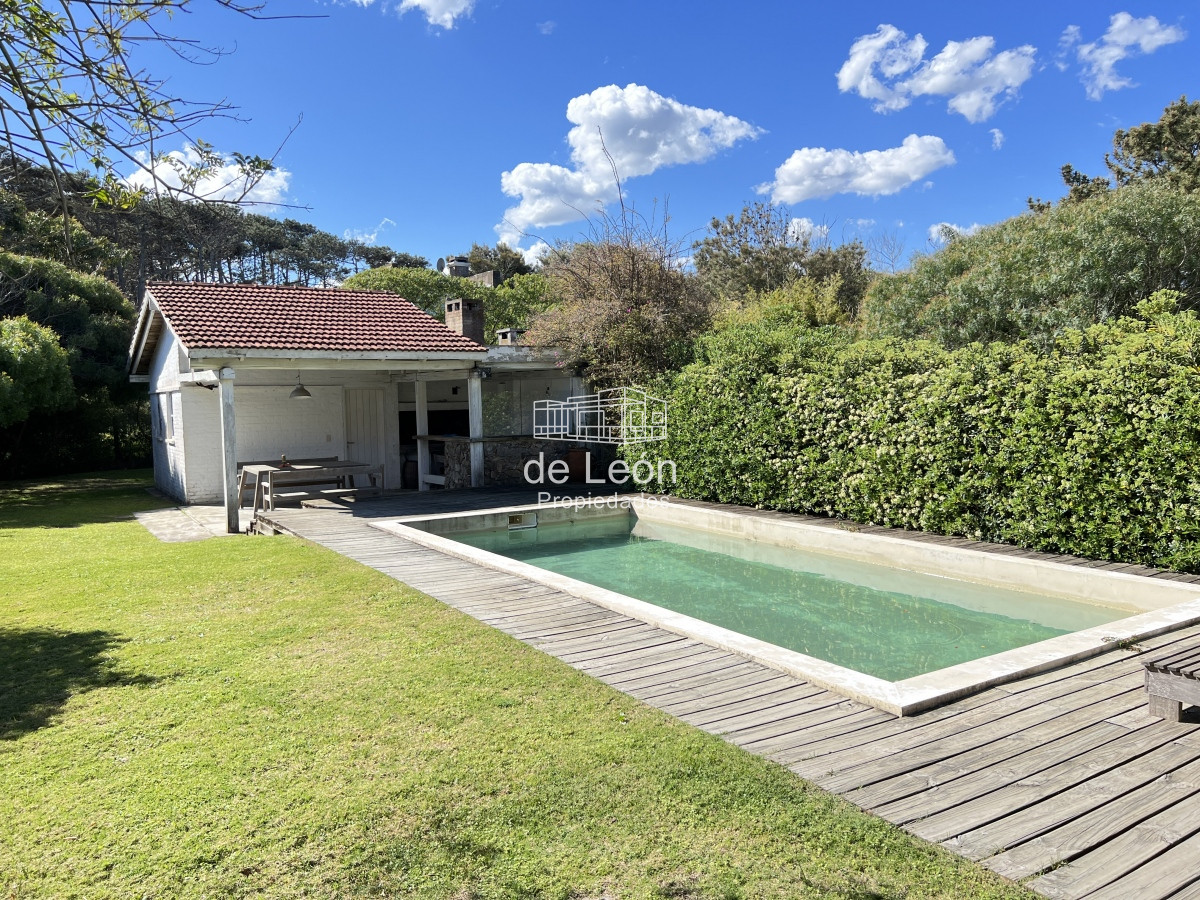 Casa ID.14916 - Casa en Montoya con excelente vista al mar, de 4 dormitorios más servicio 