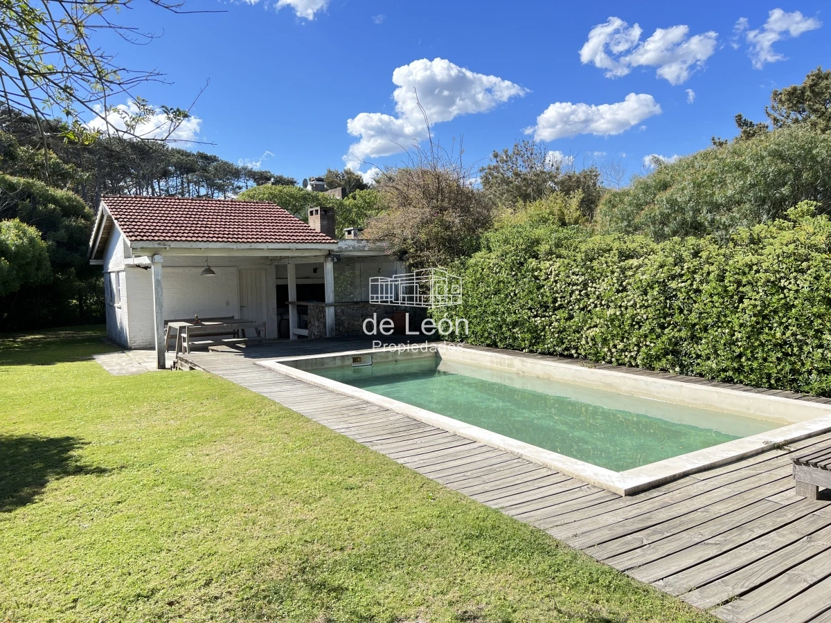 Casa ID.14916 - Casa en Montoya con excelente vista al mar, de 4 dormitorios más servicio 