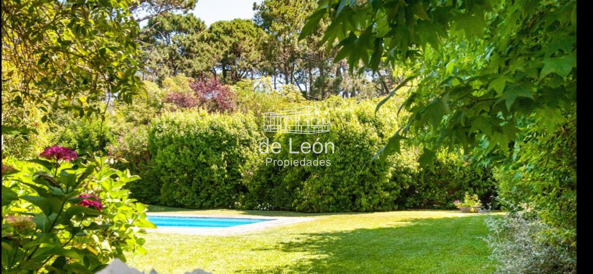 Casa ID.1465 - Casa en Rincón del Indio, 3 dormitorios y dependencia de servicio, piscina