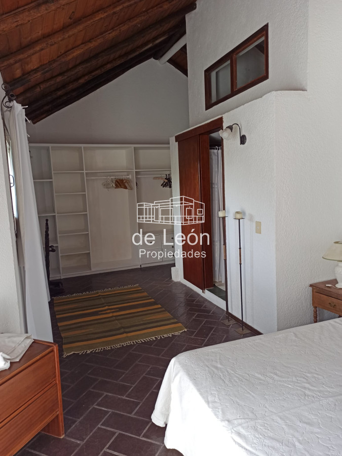 Casa ID.15018 - Oportunidad Casa en venta en El Chorro, 5 dormitorios en suite + dependencia con baño