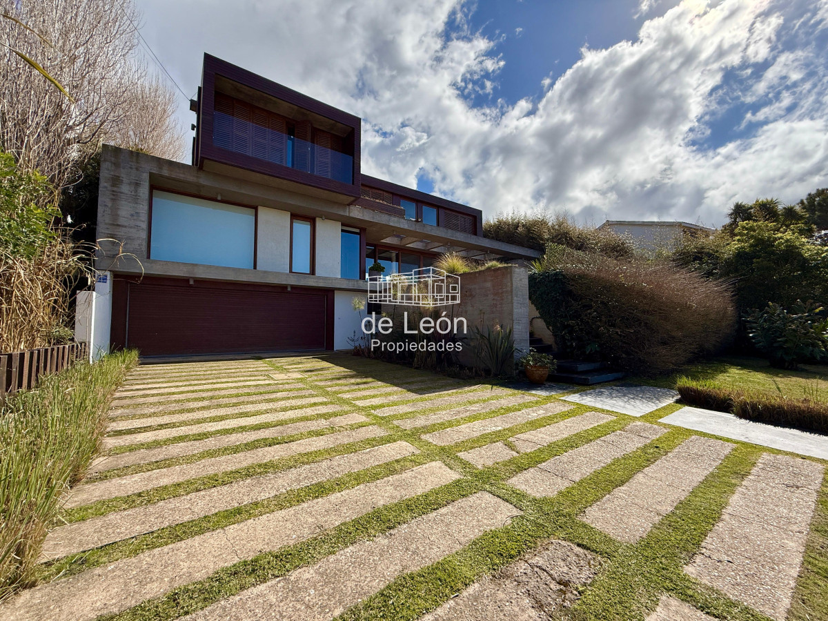 Casa ID.15302 - Importante casa de 4 dormitorios y servicio en El Chorro, La Barra