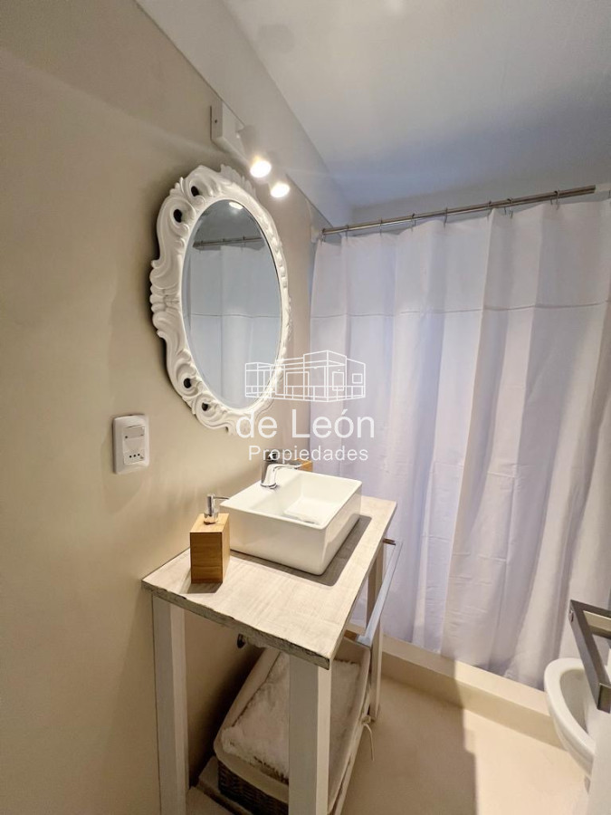 Casa ID.12 - Casa en venta reciclada a estilo moderno, con amplio jardín en Montoya, La Barra