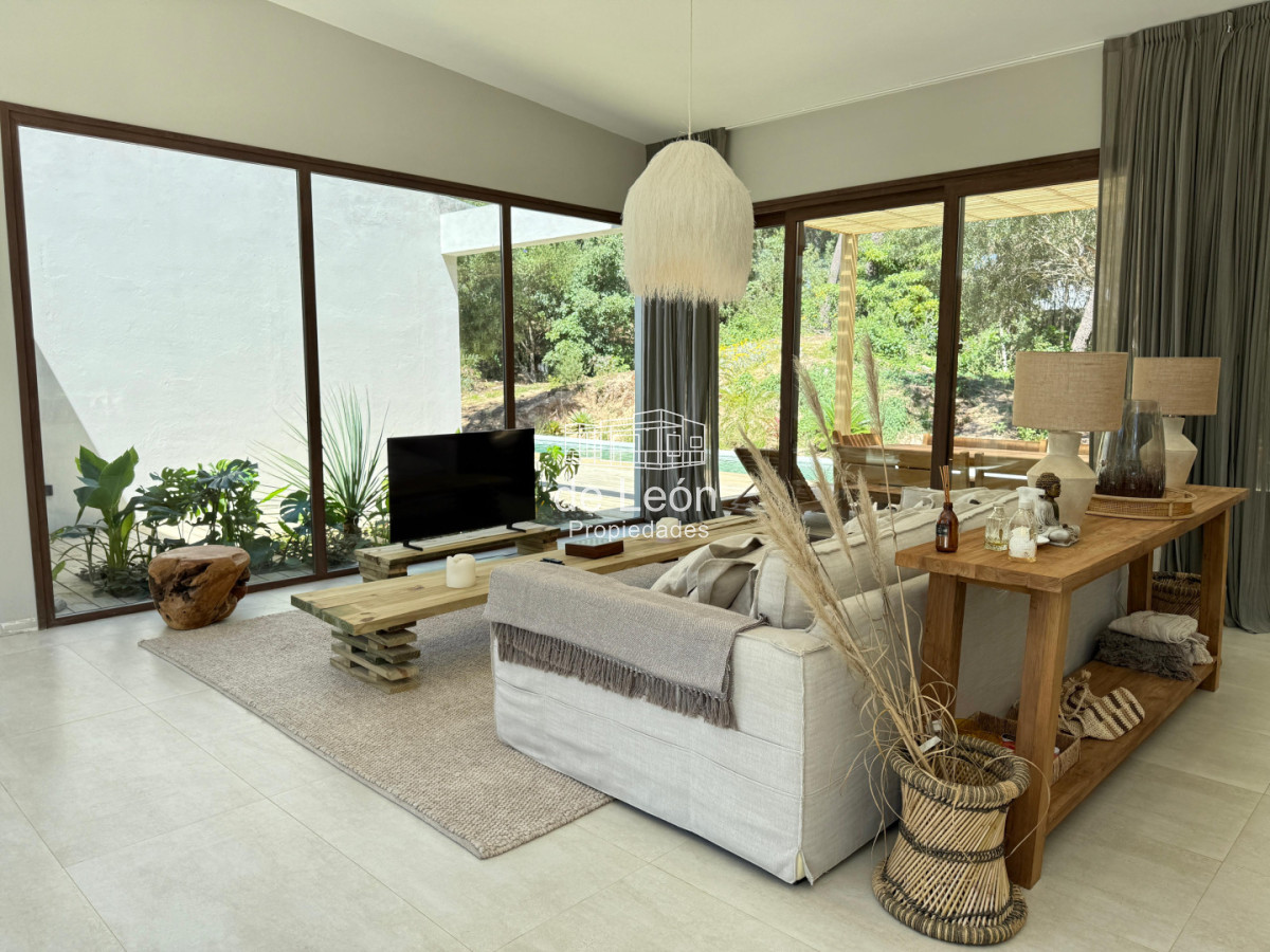 Casa ID.15324 - Espectacular casa de 4 dormitorios y servicio en barrio privado Reserva Montoya, La Barra