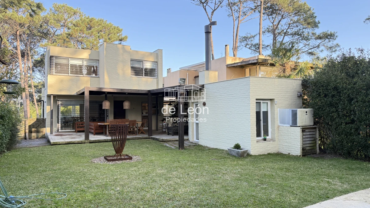 Casa ID.100 - Excelente casa en Montoya La Barra, 4 dormitorios + dependencia + piscina