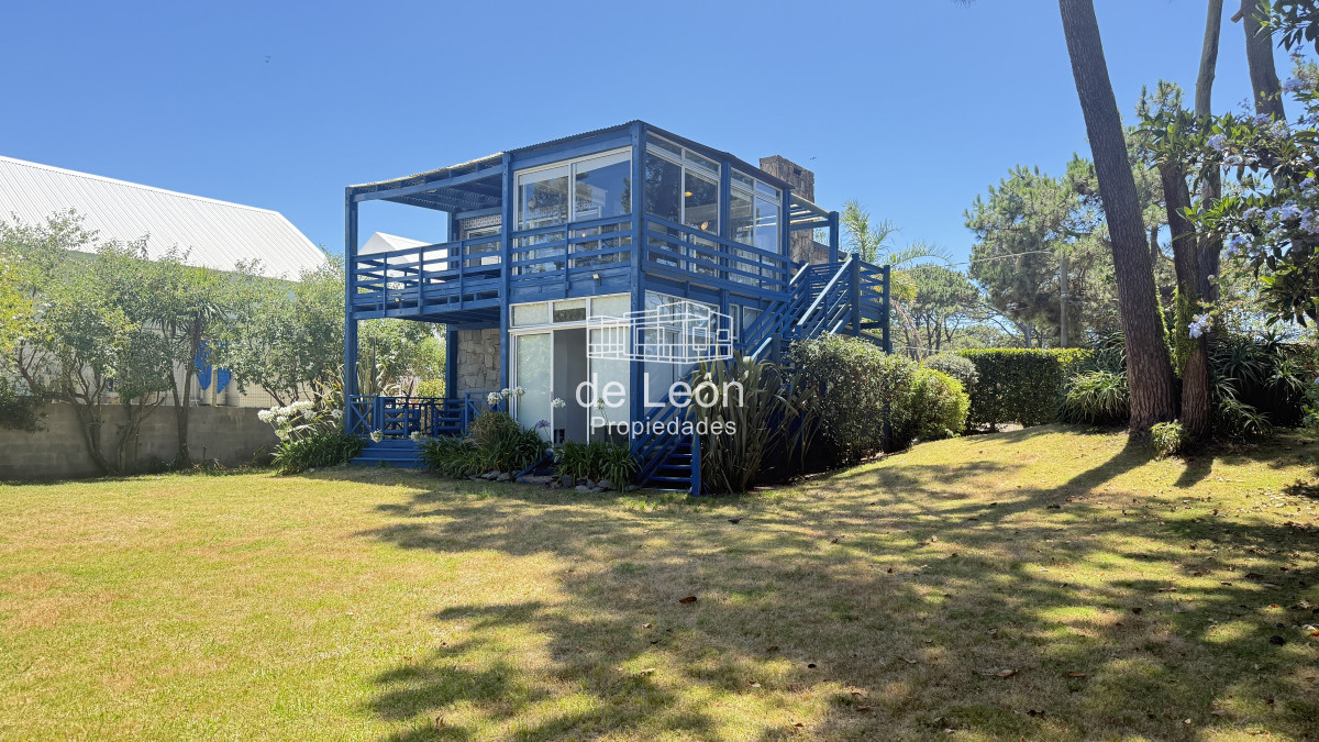 Casa ID.160 - Casa bien ubicada con vistas al mar, piscina y amplio espacio exterior
