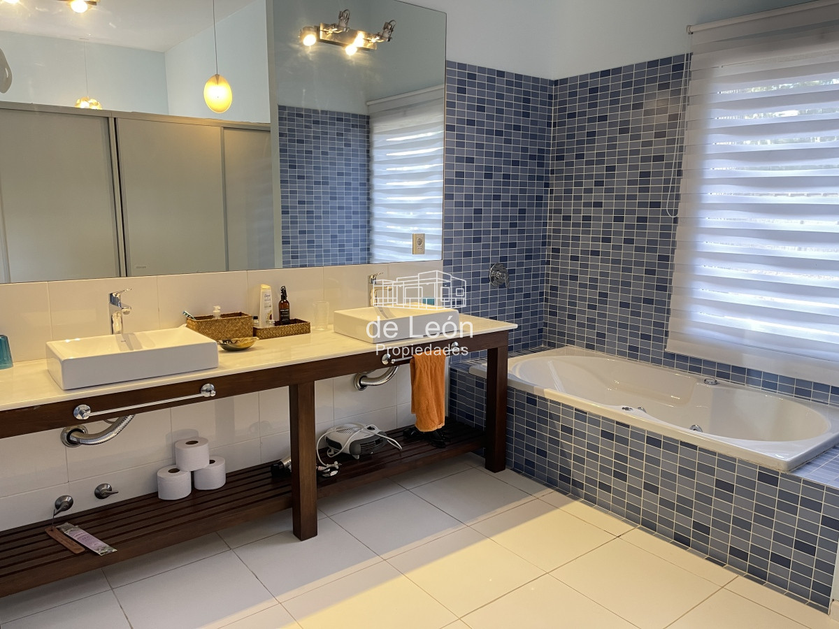 Casa ID.621 - Casa en Montoya La Barra, 4 dormitorios 3 baños, piscina, muy cómoda y bien mantenida
