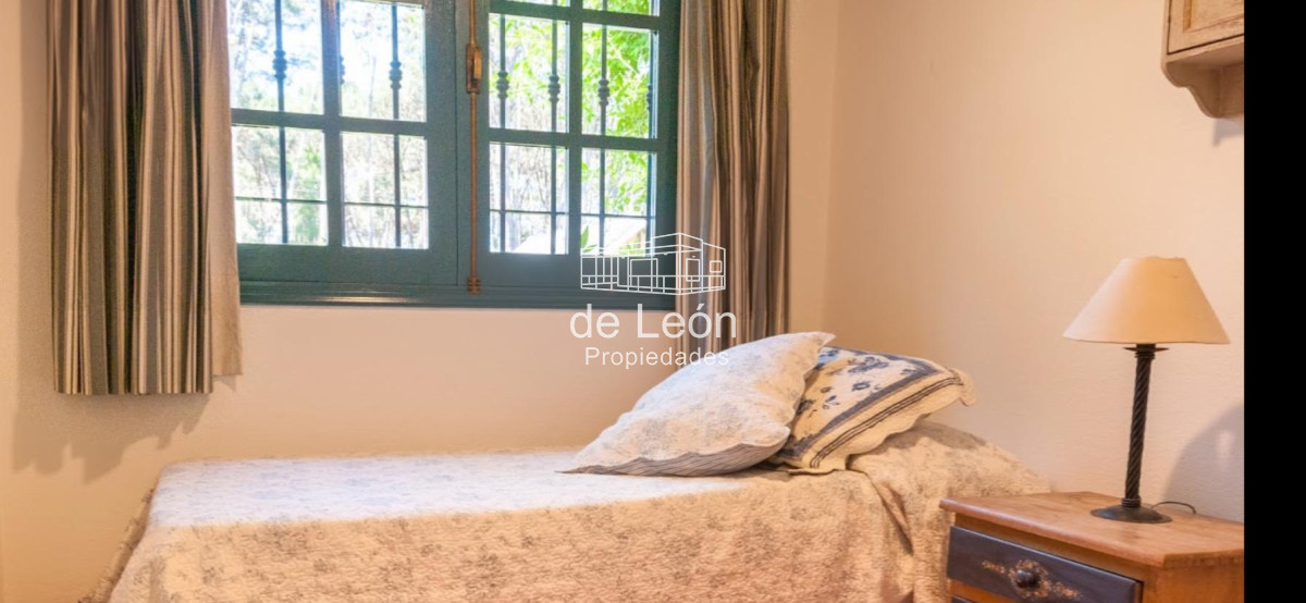 Casa ID.1465 - Casa en Rincón del Indio, 3 dormitorios y dependencia de servicio, piscina