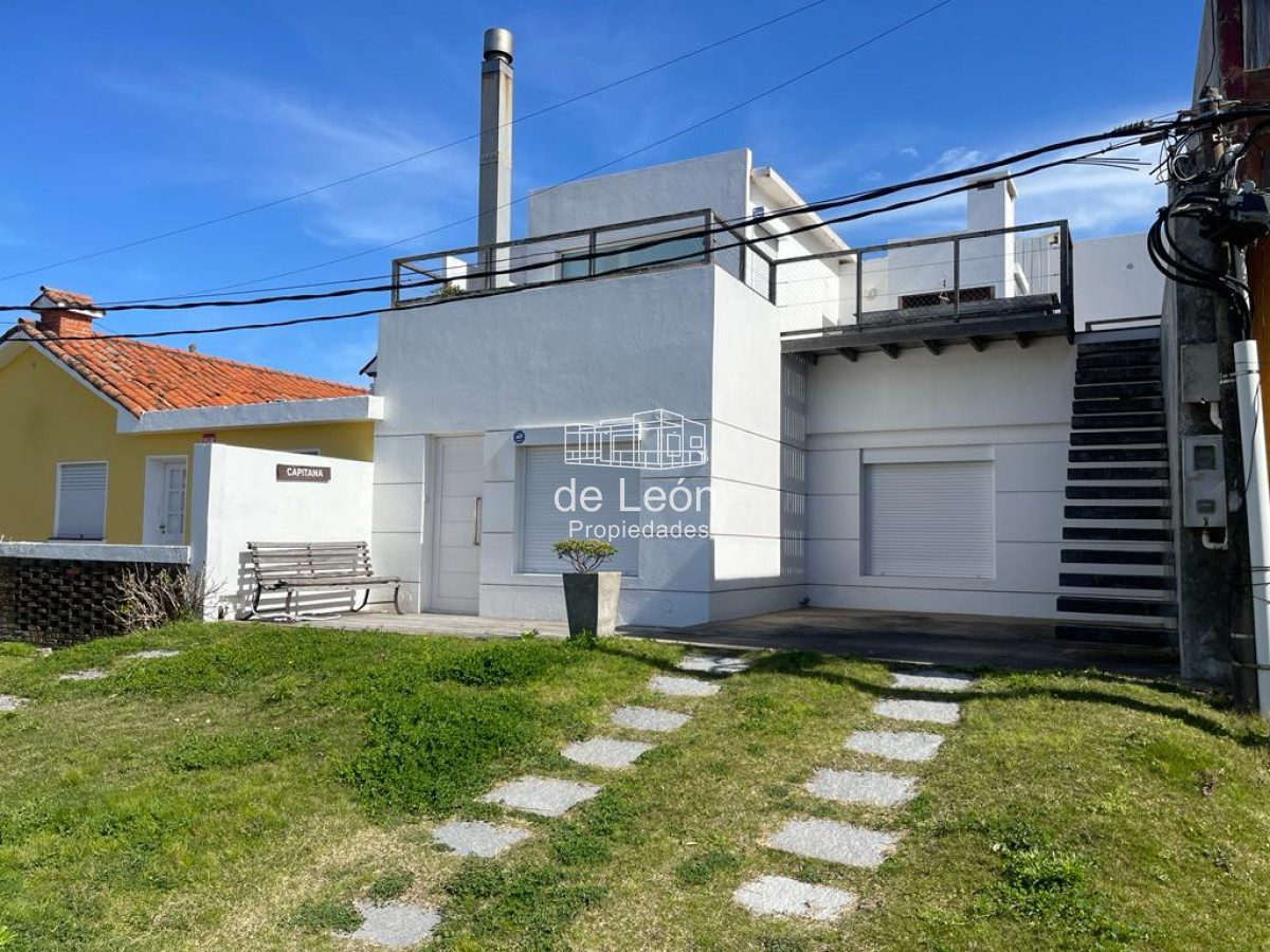Casa ID.485 - Simpática casa de 3 dormitorios con excelente ubicación a pasos del mar y entorno. Muy bien equipada.