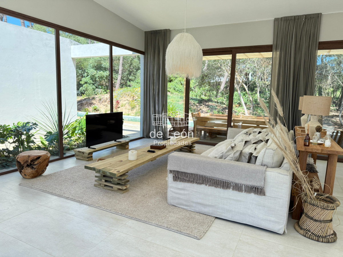 Casa ID.15324 - Espectacular casa de 4 dormitorios y servicio en barrio privado Reserva Montoya, La Barra