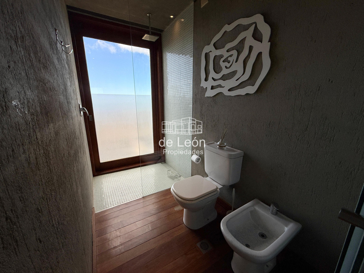 Casa ID.15302 - Importante casa de 4 dormitorios y servicio en El Chorro, La Barra