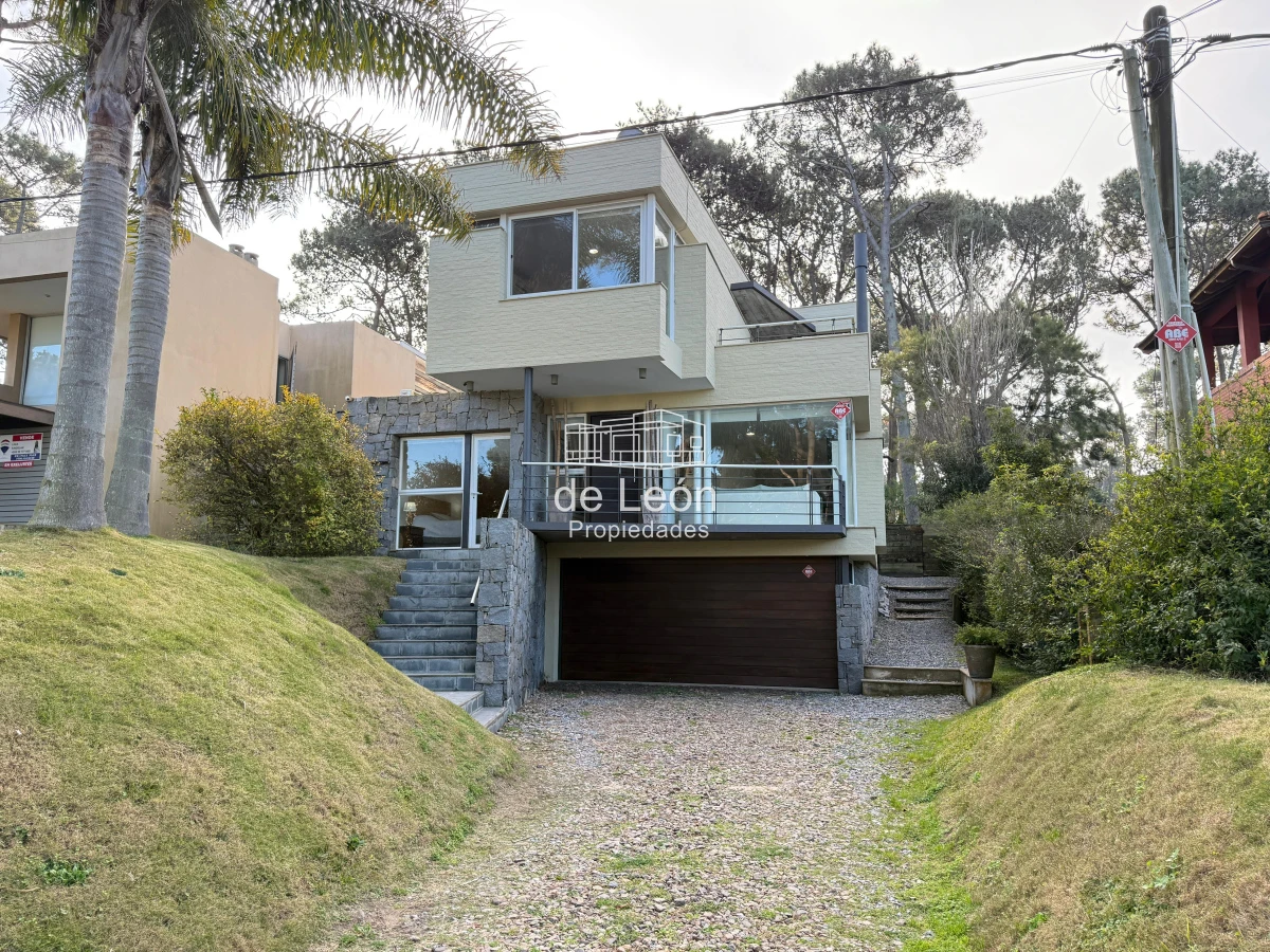 Casa ID.100 - Excelente casa en Montoya La Barra, 4 dormitorios + dependencia + piscina