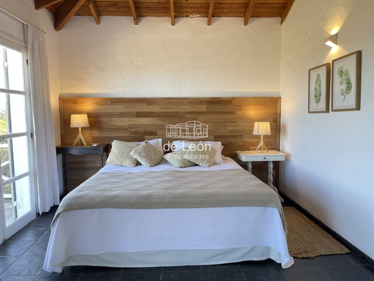 Casa ID.14916 - Casa en Montoya con excelente vista al mar, de 4 dormitorios más servicio 