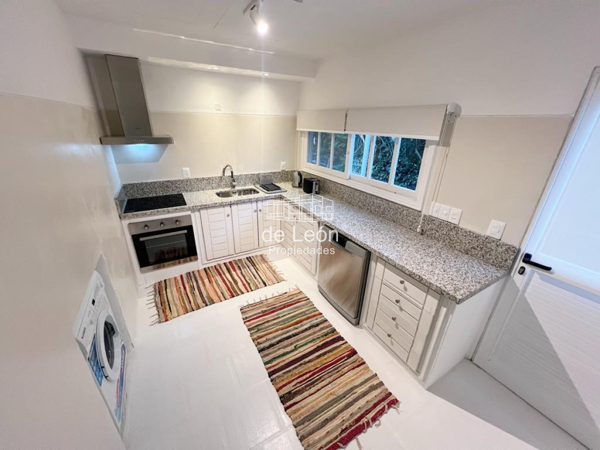 Casa ID.12 - Casa en venta reciclada a estilo moderno, con amplio jardín en Montoya, La Barra