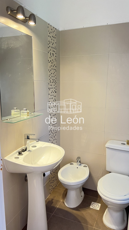 Casa ID.163 - Se vende gran casa de 4 dormitorios + servicio con piscina