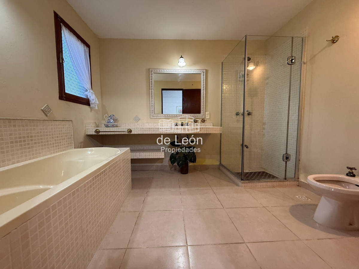 Casa ID.15236 - Casa de 3 dormitorios en zona colegios, Punta Del Este
