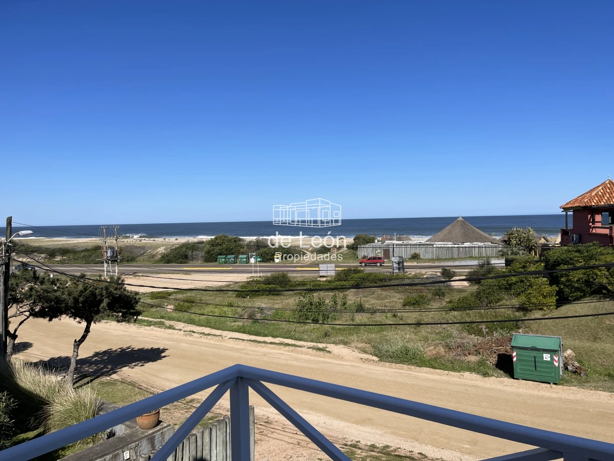 Casa ID.14916 - Casa en Montoya con excelente vista al mar, de 4 dormitorios más servicio 
