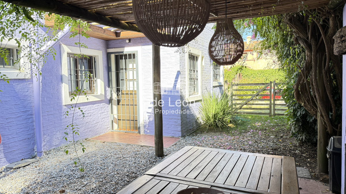 Casa ID.140 - Se alquila encantadora casa en ubicación privilegiada en Montoya
