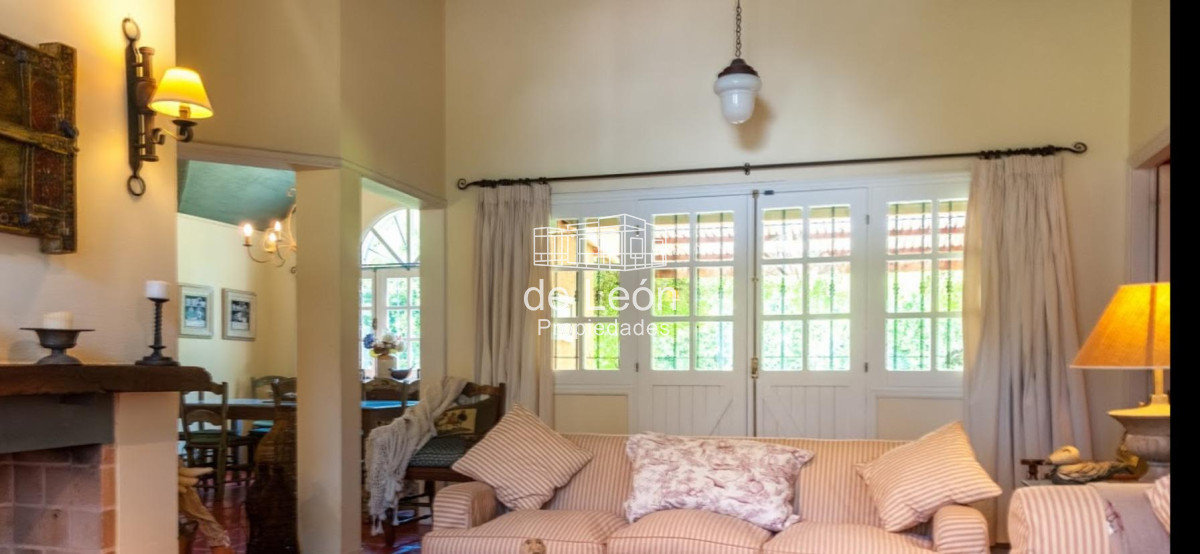 Casa ID.1465 - Casa en Rincón del Indio, 3 dormitorios y dependencia de servicio, piscina