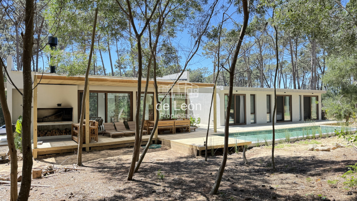 Casa ID.15324 - Espectacular casa de 4 dormitorios y servicio en barrio privado Reserva Montoya, La Barra