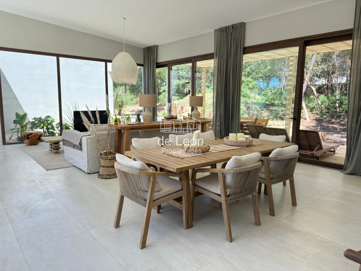 Casa ID.15324 - Espectacular casa de 4 dormitorios y servicio en barrio privado Reserva Montoya, La Barra