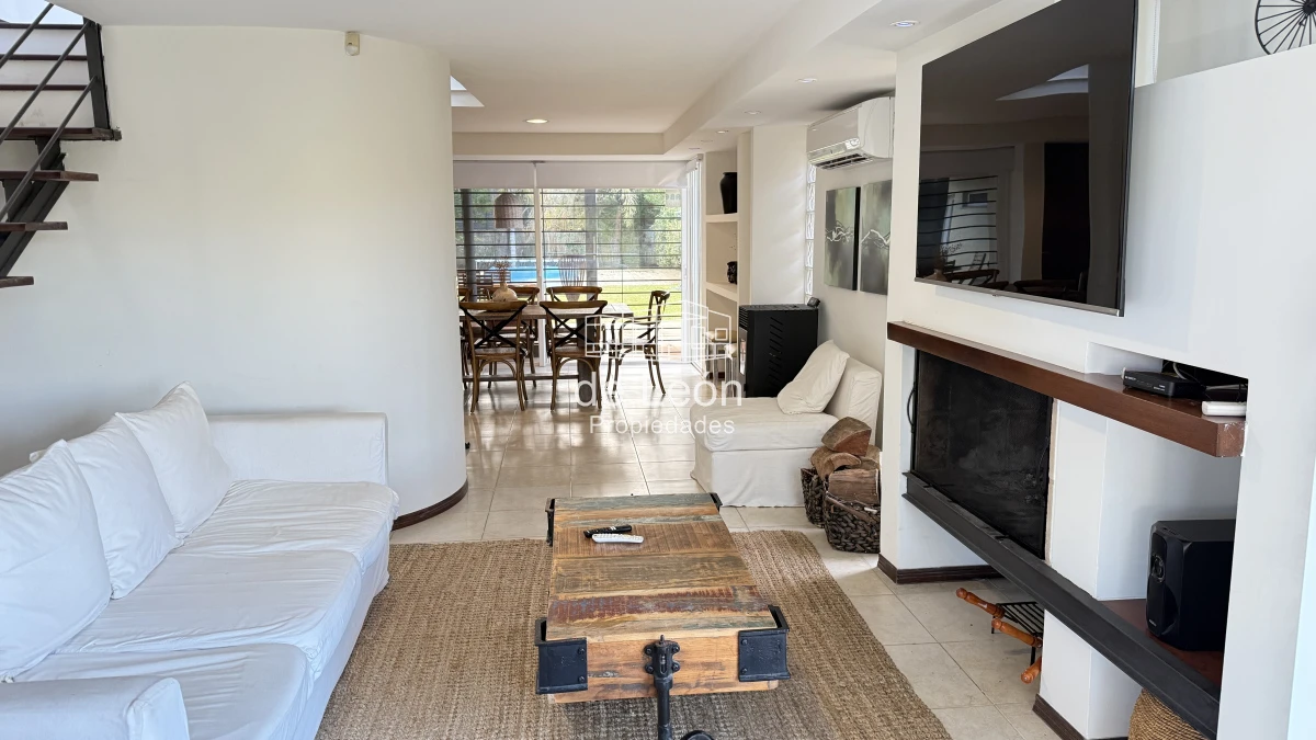 Casa ID.100 - Excelente casa en Montoya La Barra, 4 dormitorios + dependencia + piscina