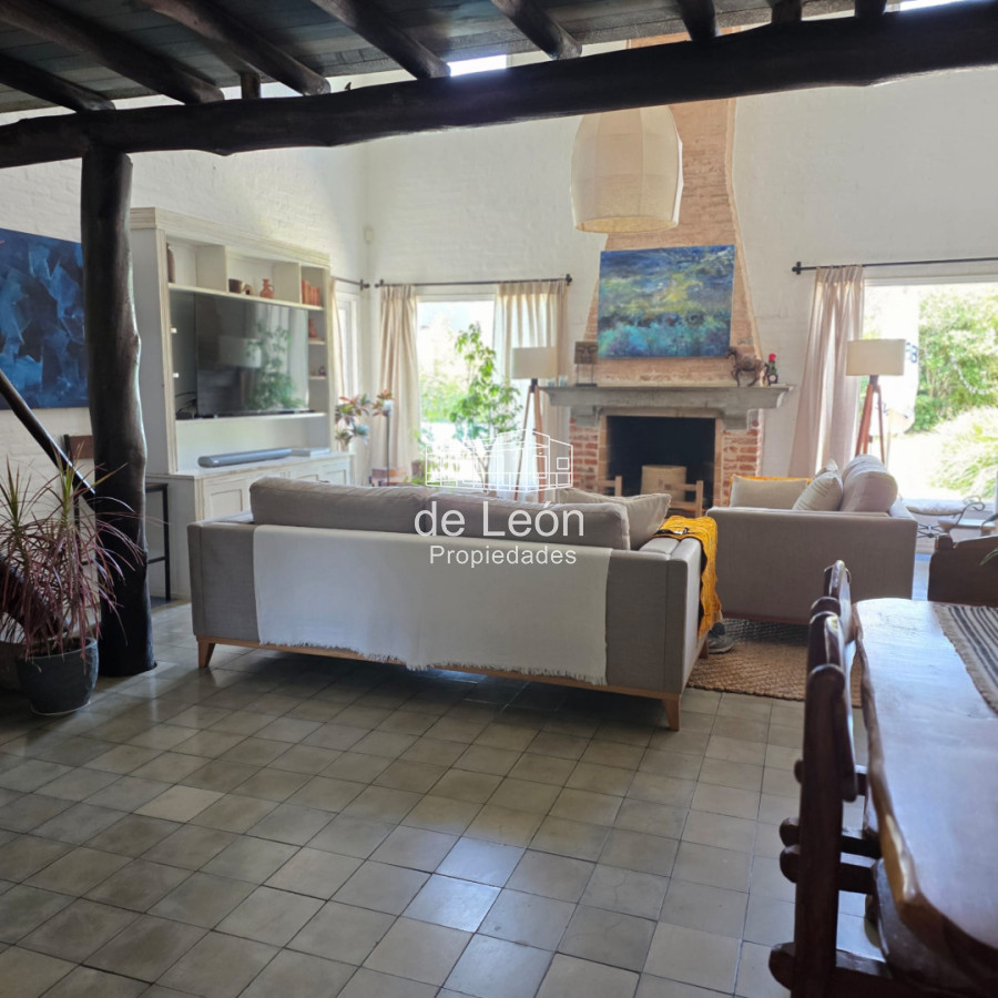 Casa ID.15373 - Casa en La Barra, 3 dormitorios y dependencia de servicio, piscina